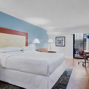 Junior Suite 1 King Alternate bed sofa bed Atrium view